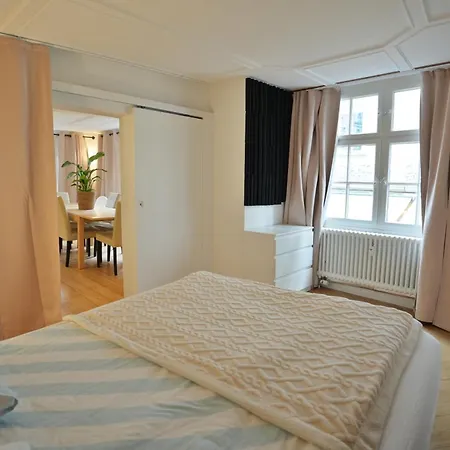 Cozy Center, 4 Bedroom- 120sq, 5min Walk To Main Station