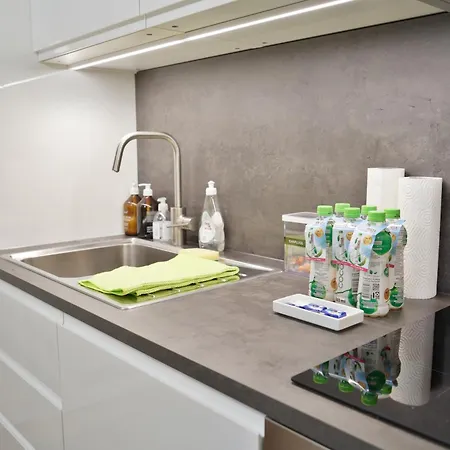 Cozy Center, 4 Bedroom- 120sq, 5min Walk To Main Station Appartamento