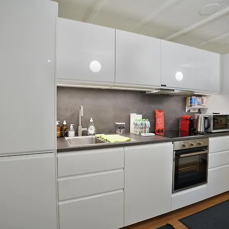 Appartamento Cozy Center, 4 Bedroom- 120sq, 5min Walk To Main Station *