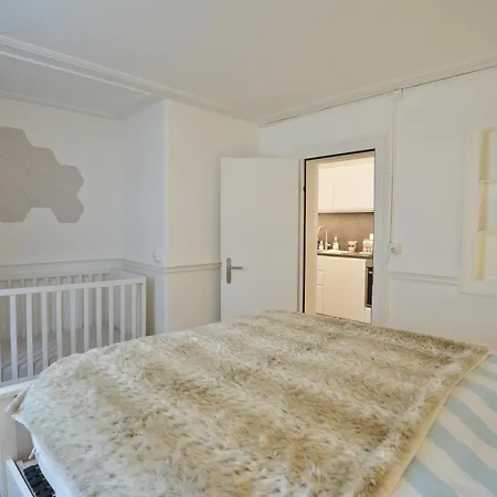 Appartamento Cozy Center, 4 Bedroom- 120sq, 5min Walk To Main Station Basilea